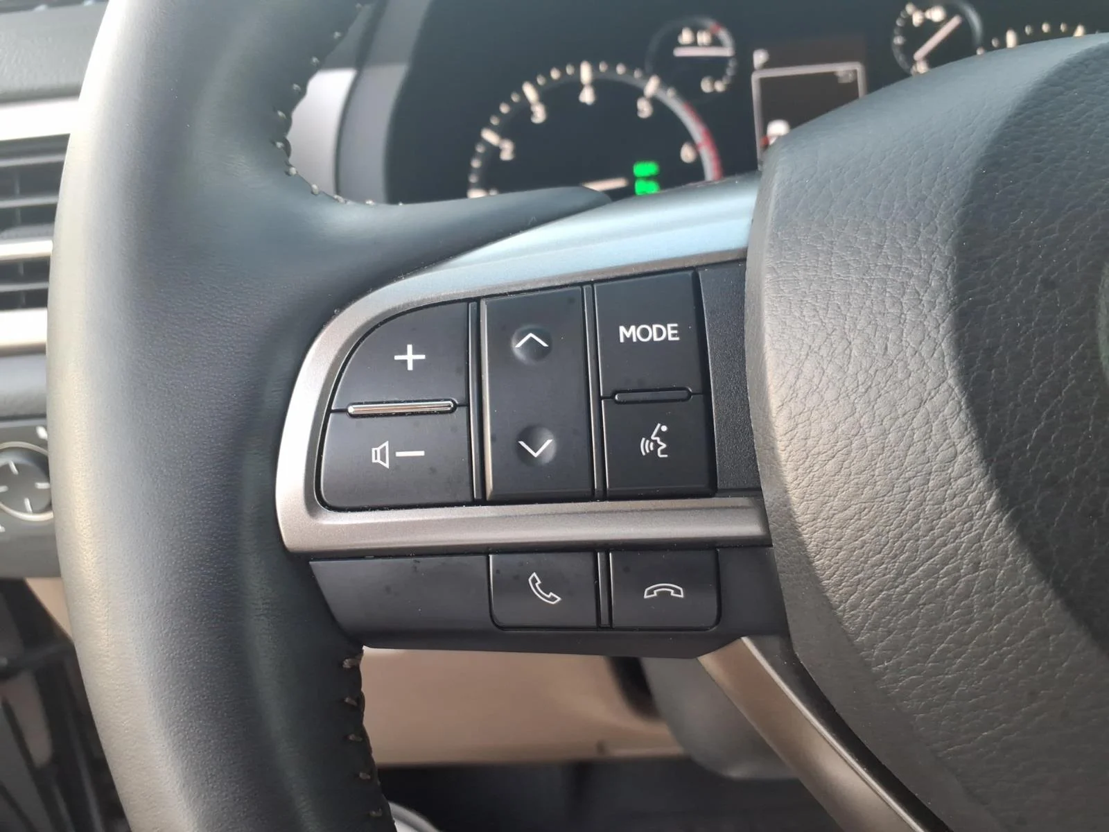 Certified Used 2023 Atomic Silver Lexus Base image 26
