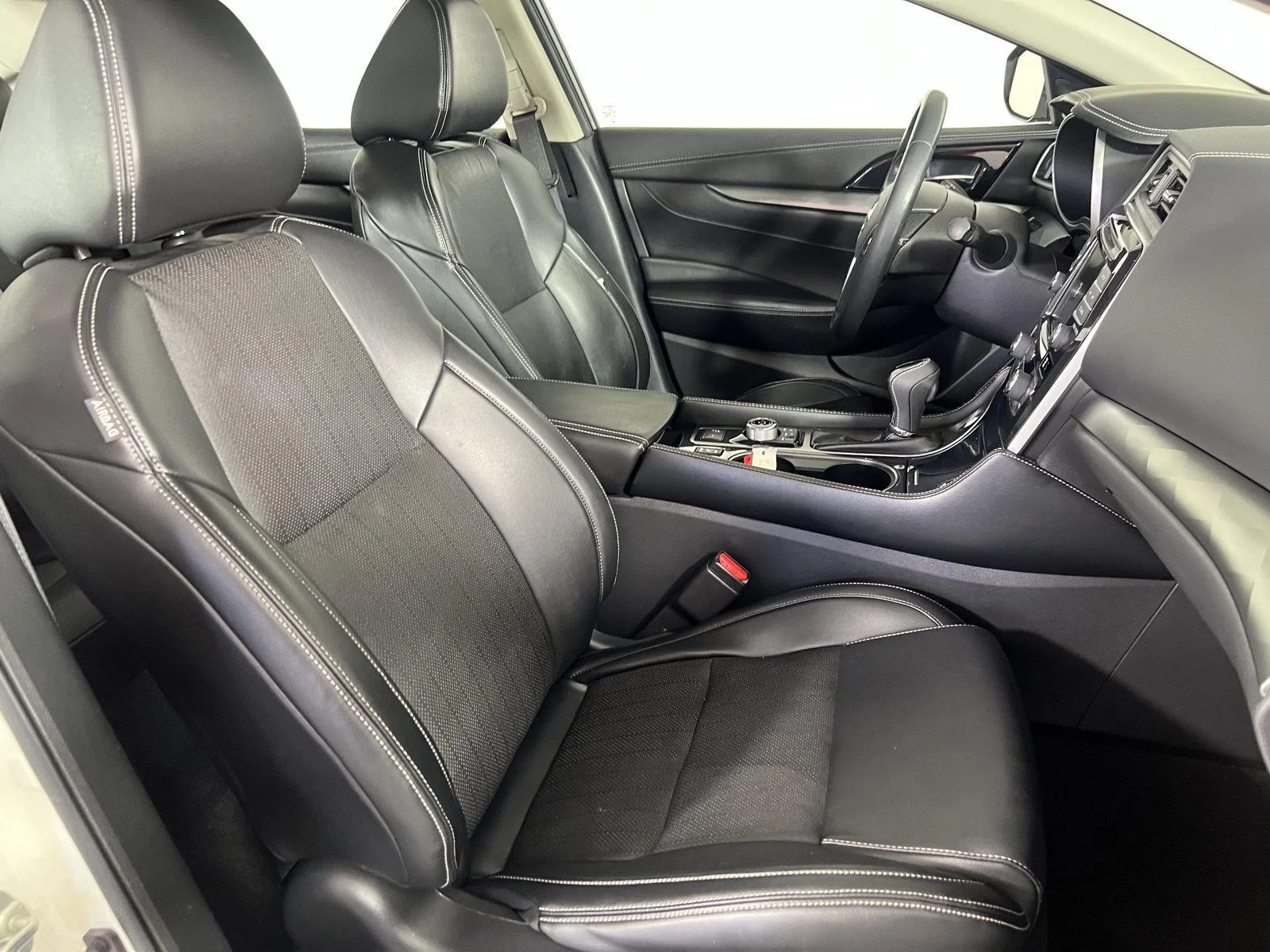 Used 2020 Pearl White Tricoat Nissan SL image 26
