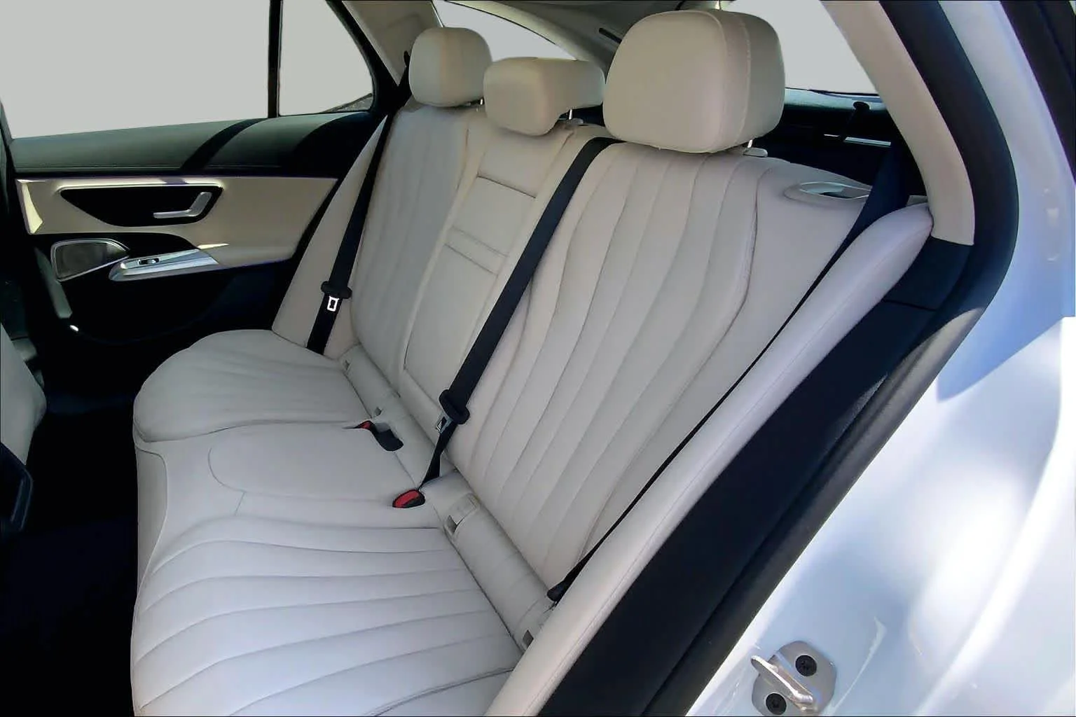 Certified Used 2025 MANUFAKTUR Moonlight White Metallic Mercedes-Benz E 450 image 19