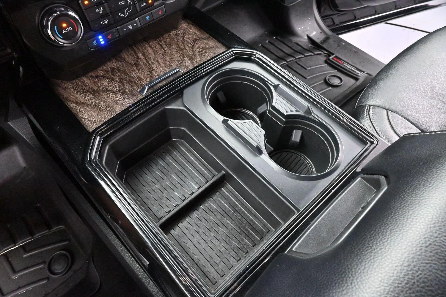 Used 2019 Agate Black Ford LARIAT image 28