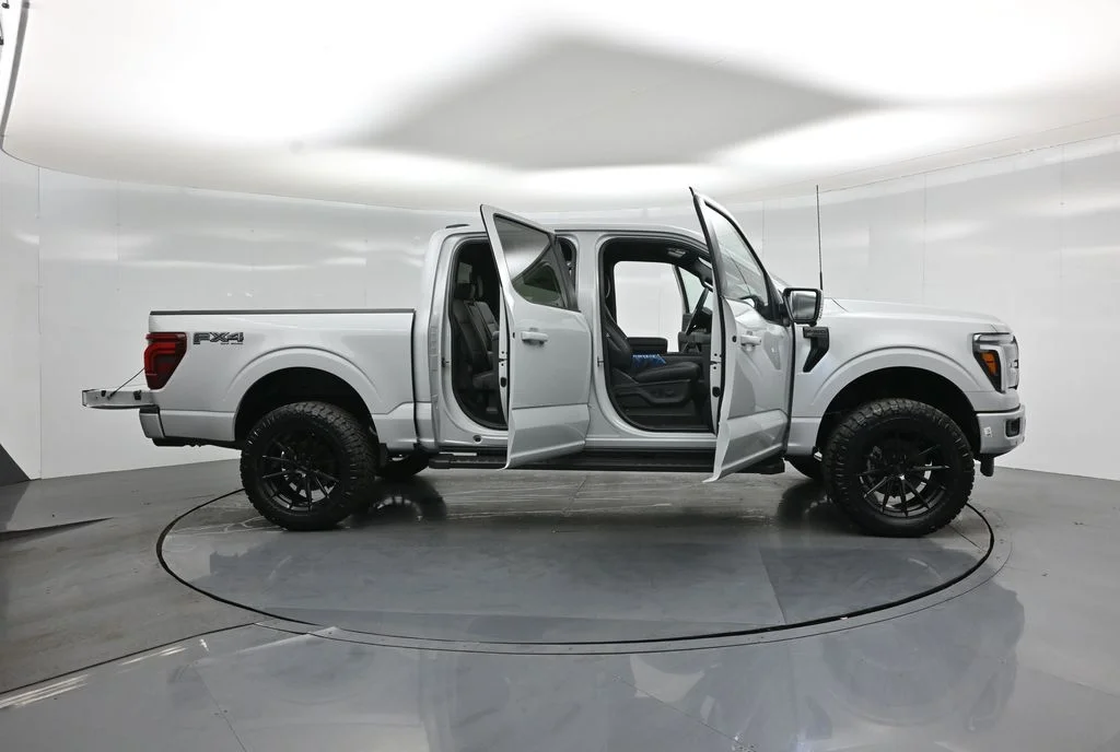 New 2026 Avalanche Ford Lariat image 4