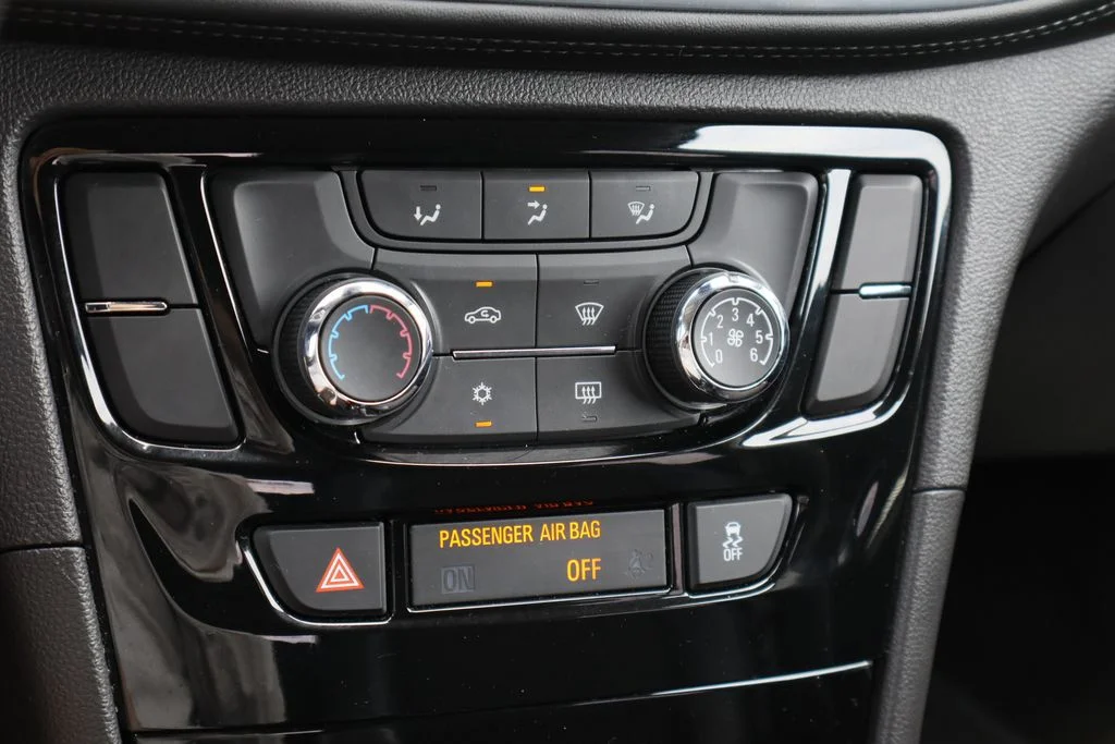 Used 2019 Gray Buick Preferred image 17