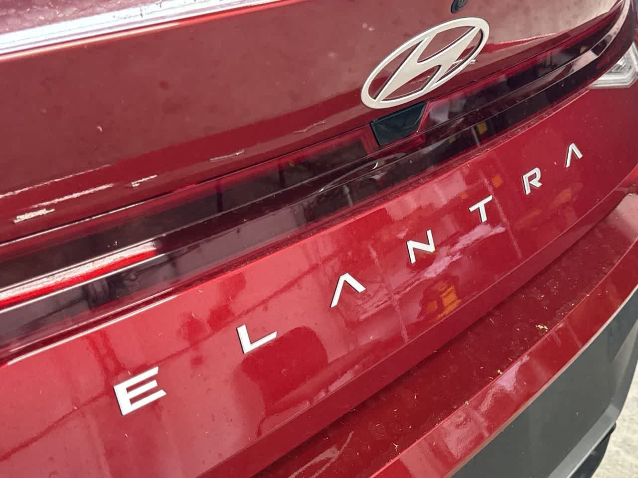 2025 Hyundai Elantra SE - Photo 10