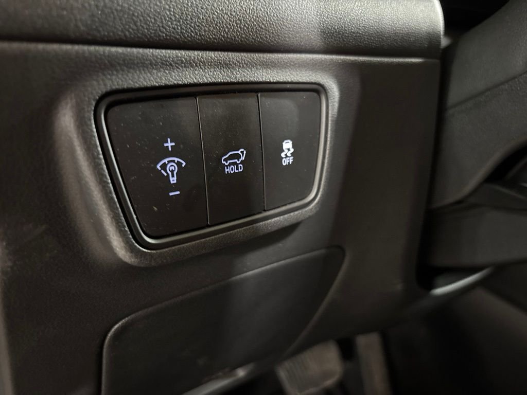 Used 2023 White Hyundai SEL image 13
