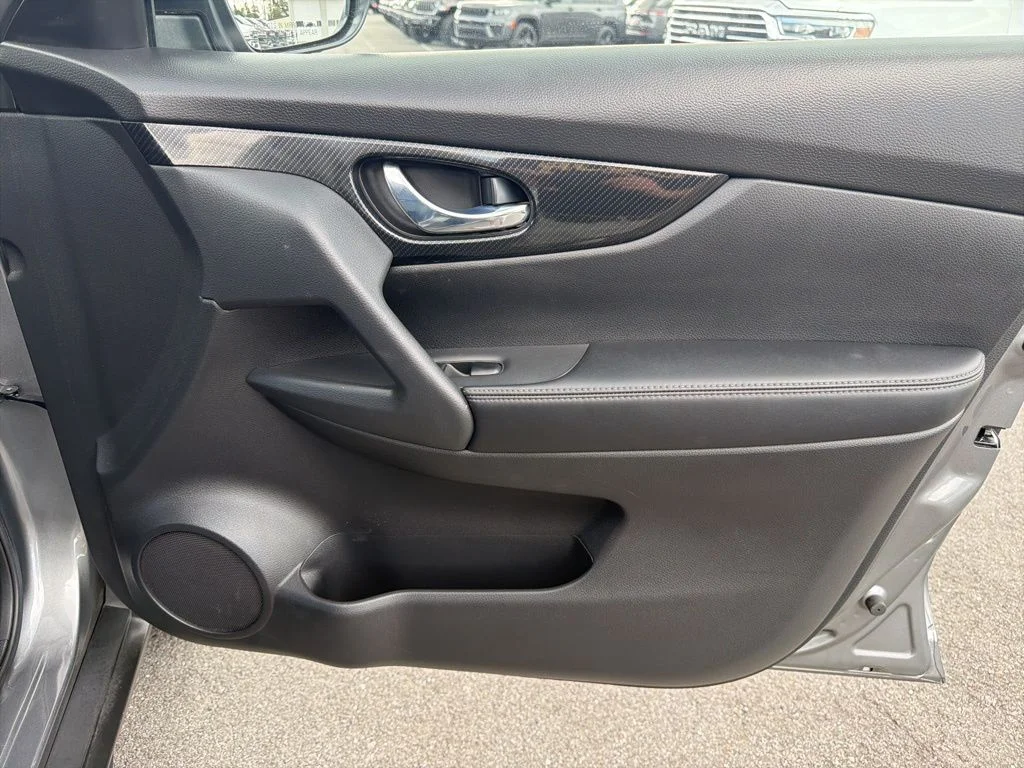Used 2018 Gray Nissan SL image 19