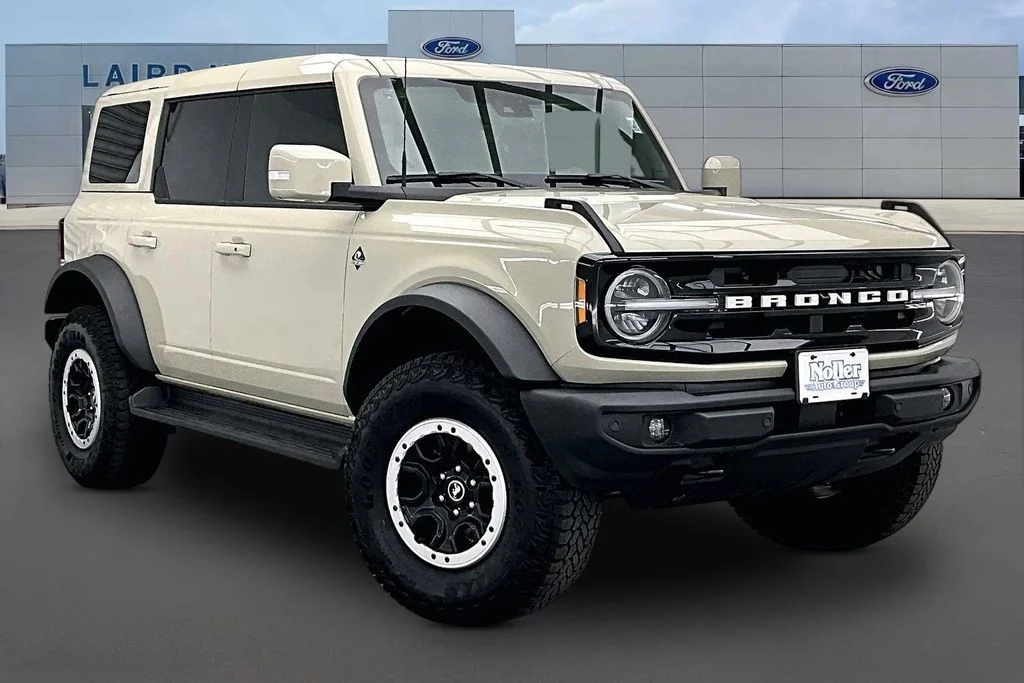 New 2025 Desert Sand Ford Outer Banks® image 2