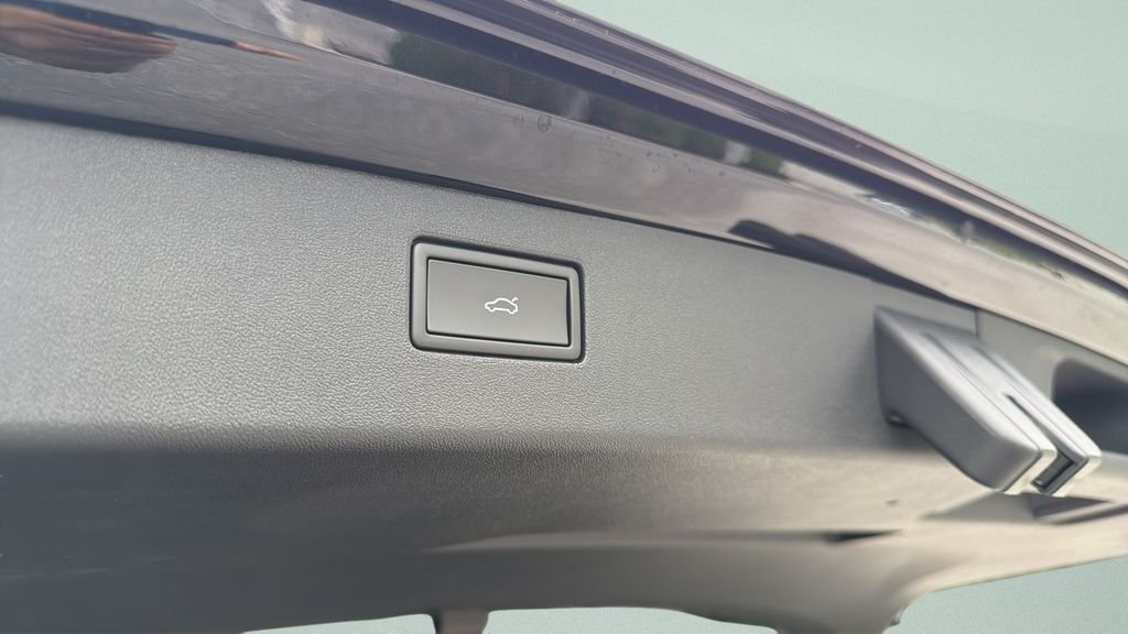 New 2026 Deep Black Pearl Volkswagen 2.0T SE image 24