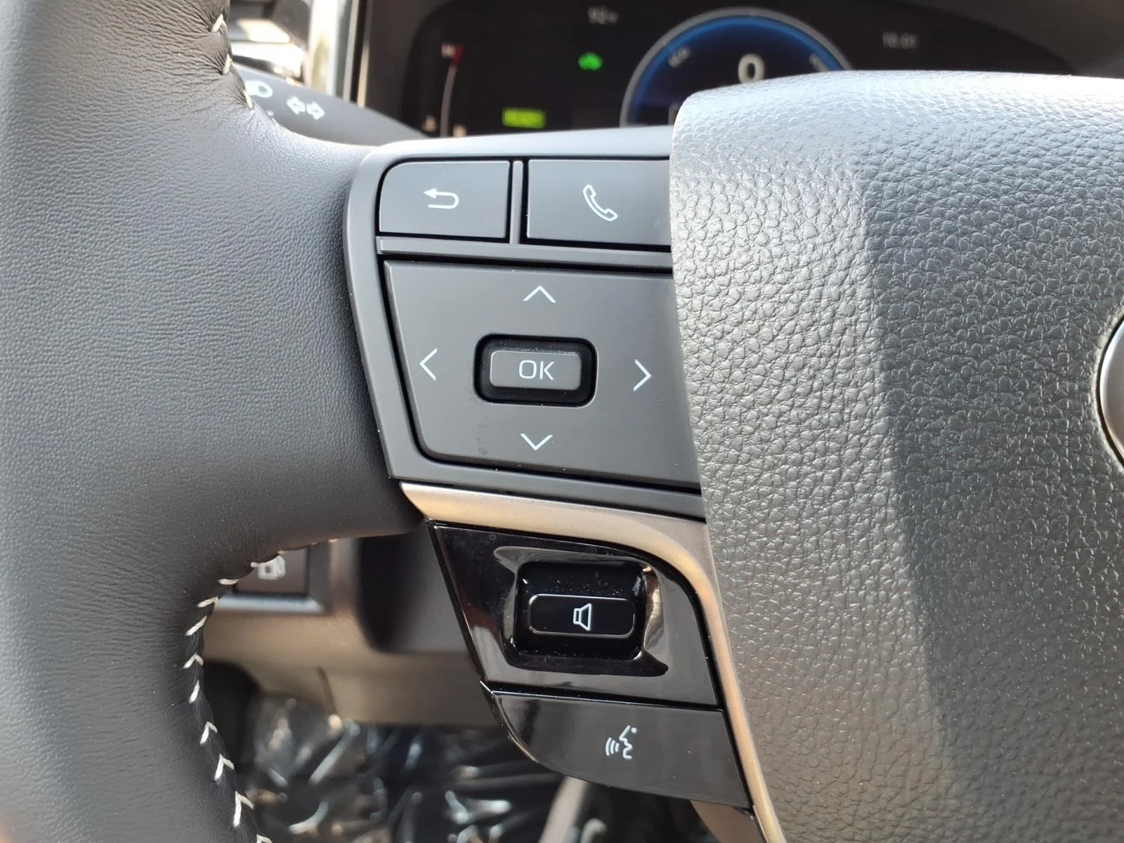 2025 Toyota Camry SE - Photo 23