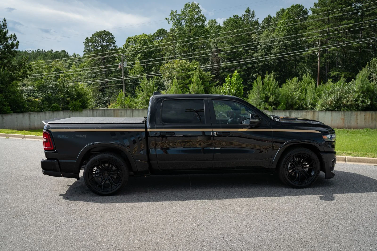 New 2026 Diamond Black Crystal Pearl-Coat Exterior Paint RAM Big Horn with DC 650 Supercharged Package image 27
