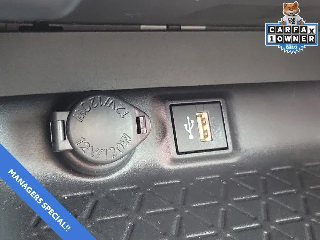 2025 Toyota RAV4 XLE - Photo 31