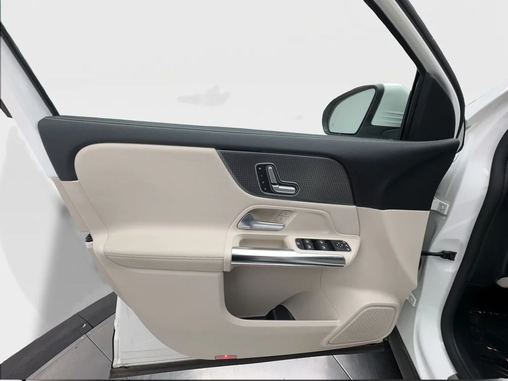 Used 2022 White Mercedes-Benz GLA 250 image 20