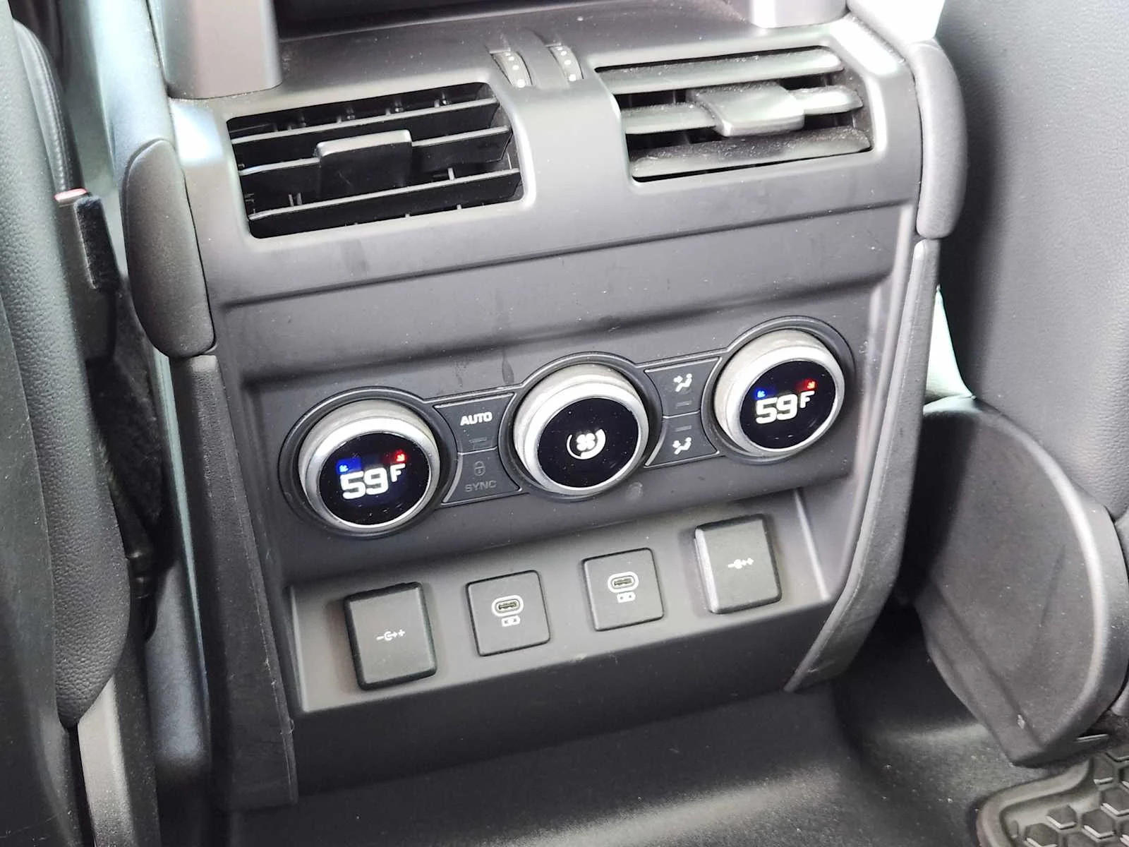 Used 2022 Eiger Grey Metallic Land Rover SE image 32