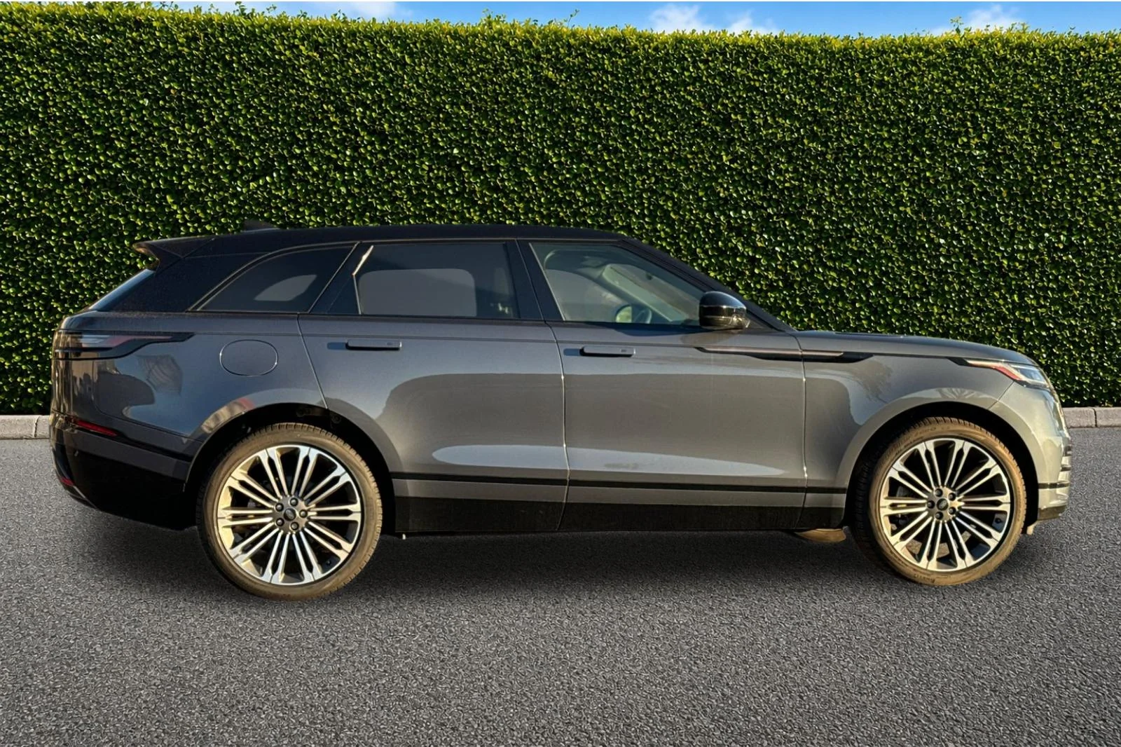 New 2024 Varesine Blue Land Rover Dynamic HSE image 7