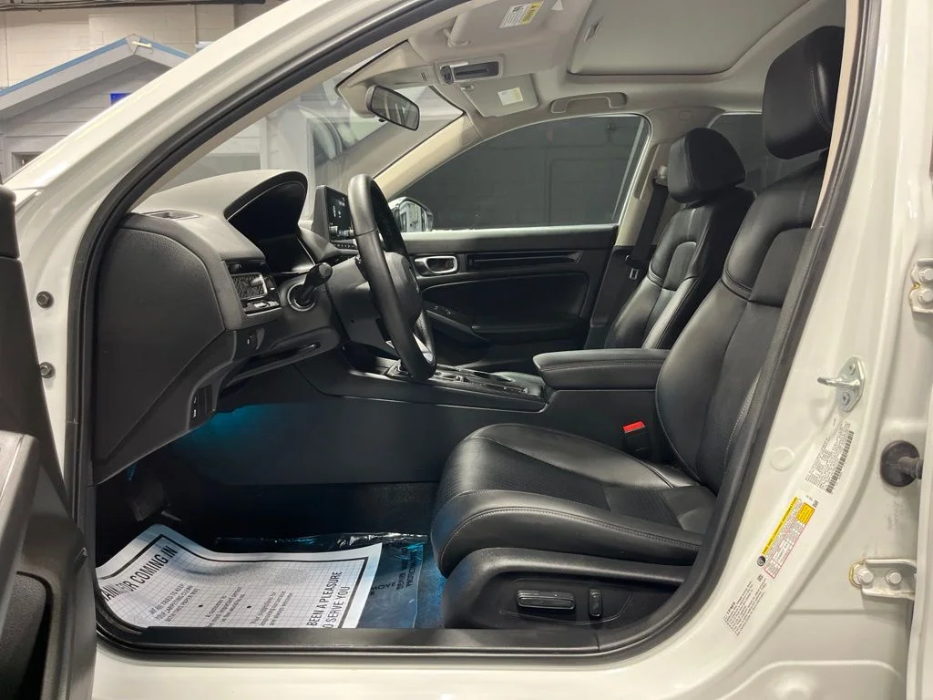 2024 Honda Civic Hatchback EX-L - Photo 11