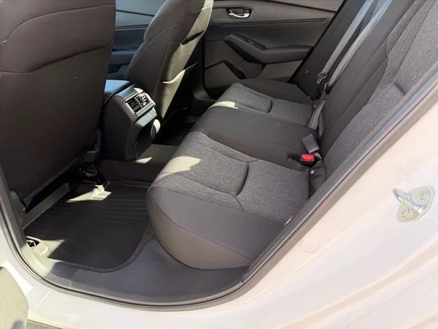 New 2025 White Honda SE image 8
