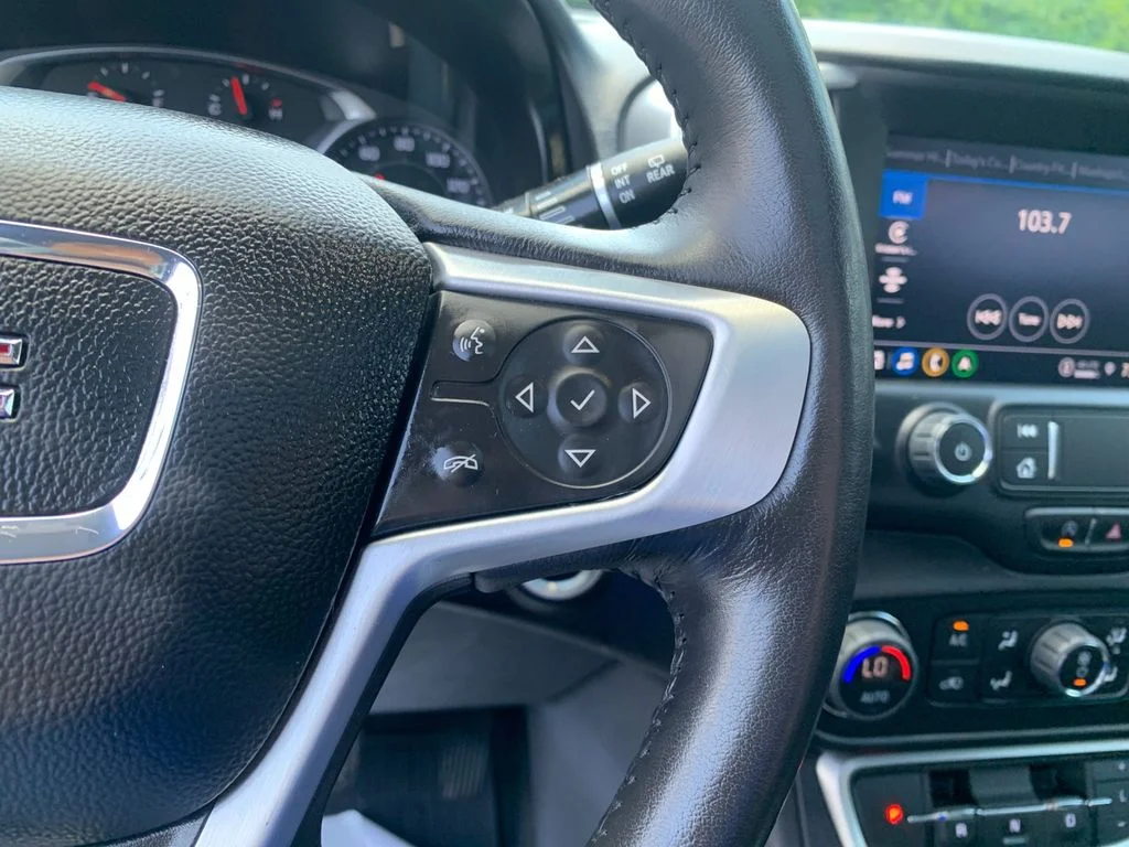 Used 2022  GMC SLT image 30