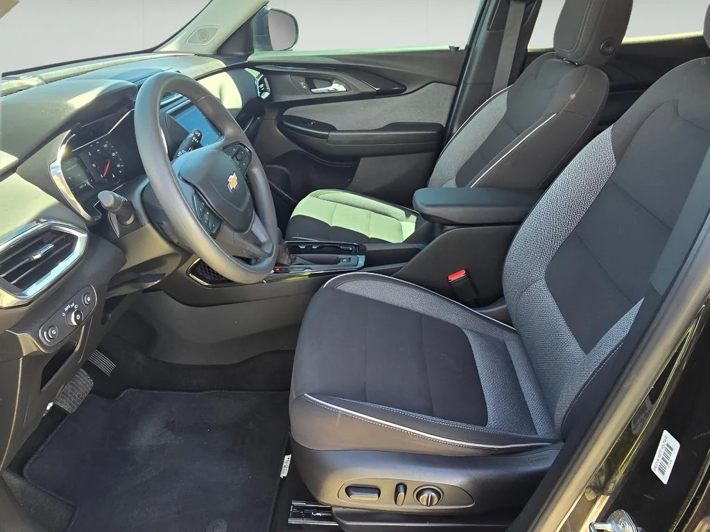 Used 2021 Mosaic Black Metallic Chevrolet LT image 27