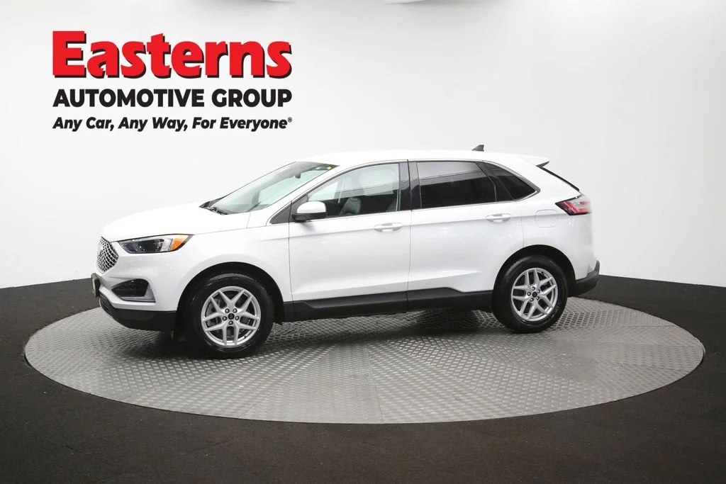Used 2023 White Ford SEL image 57