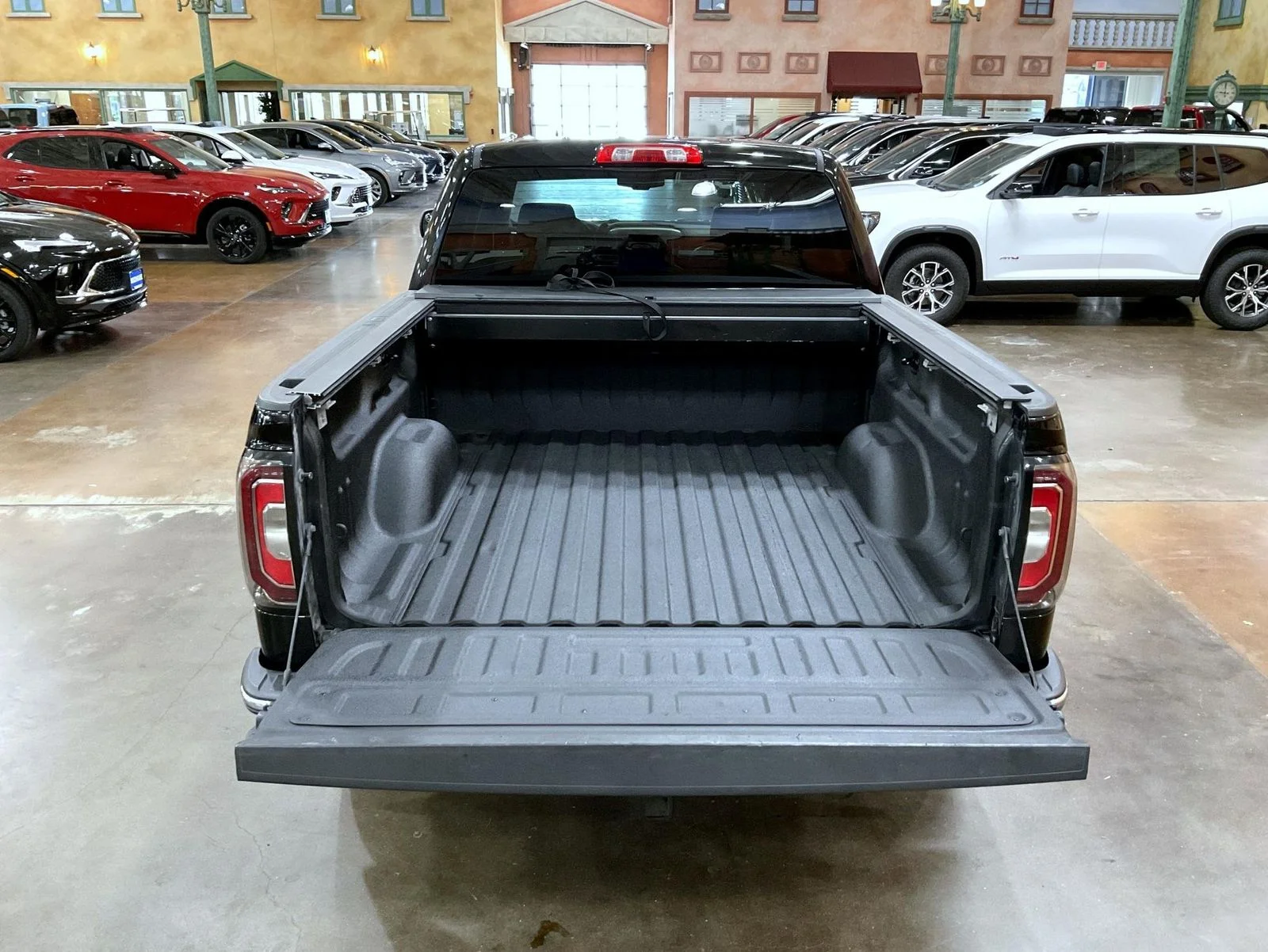 Used 2018 Black GMC SLT image 21