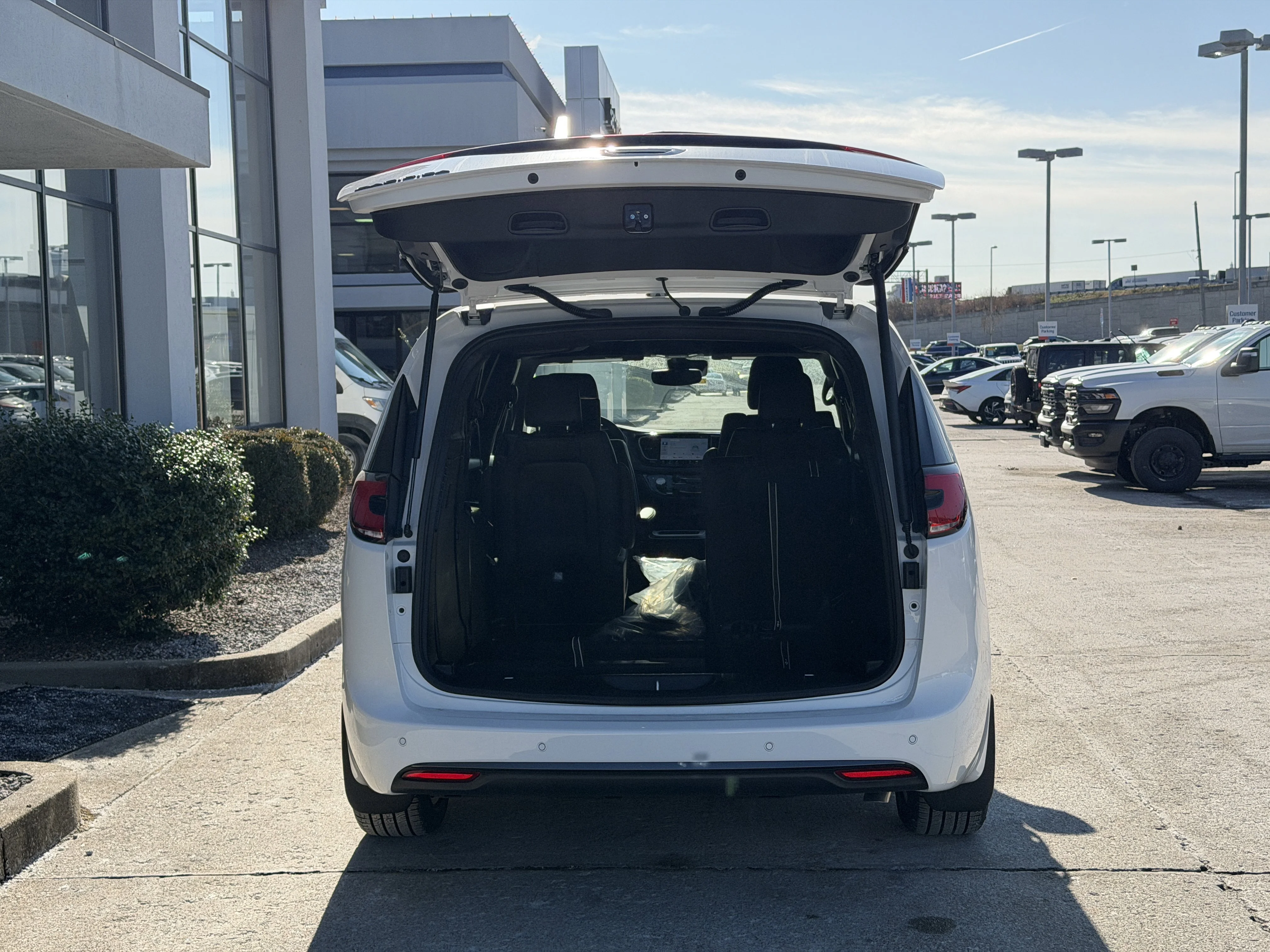 2026 Chrysler Pacifica Select - Photo 10