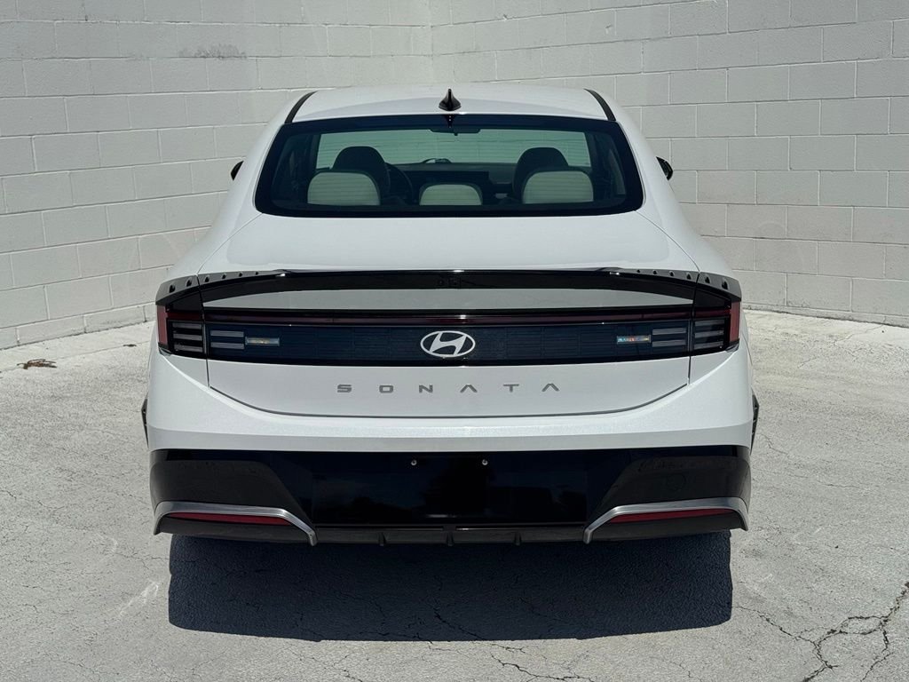 Used 2025 White Hyundai SEL image 11