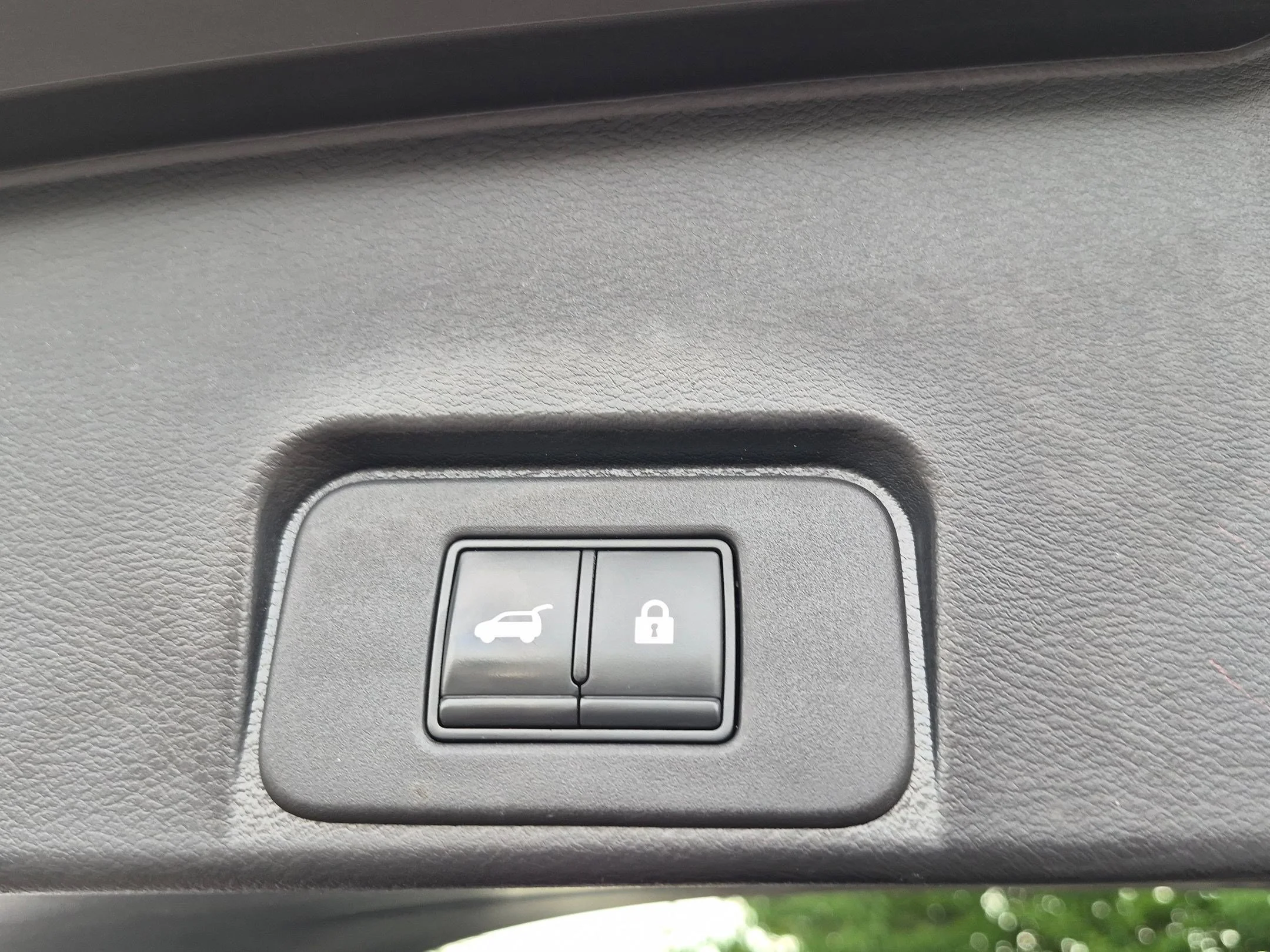 Used 2022 Boulder Gray Pearl Nissan SL image 27