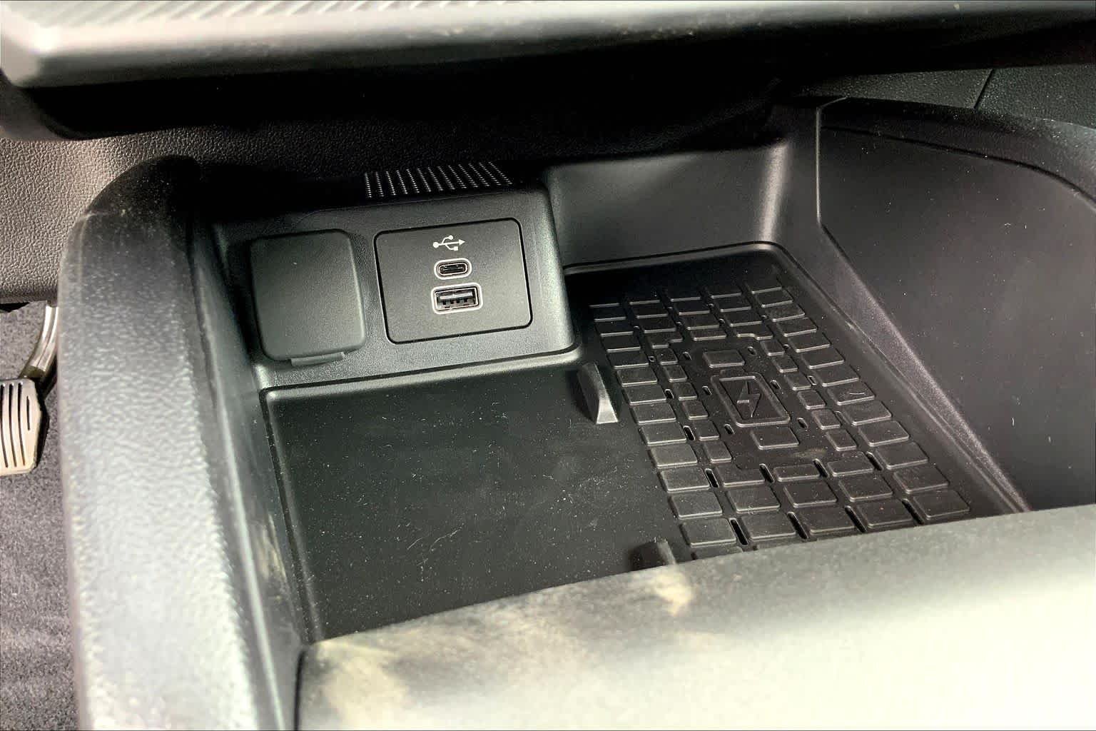 New 2025 Carbonized Gray Metallic Ford Outer Banks® image 19