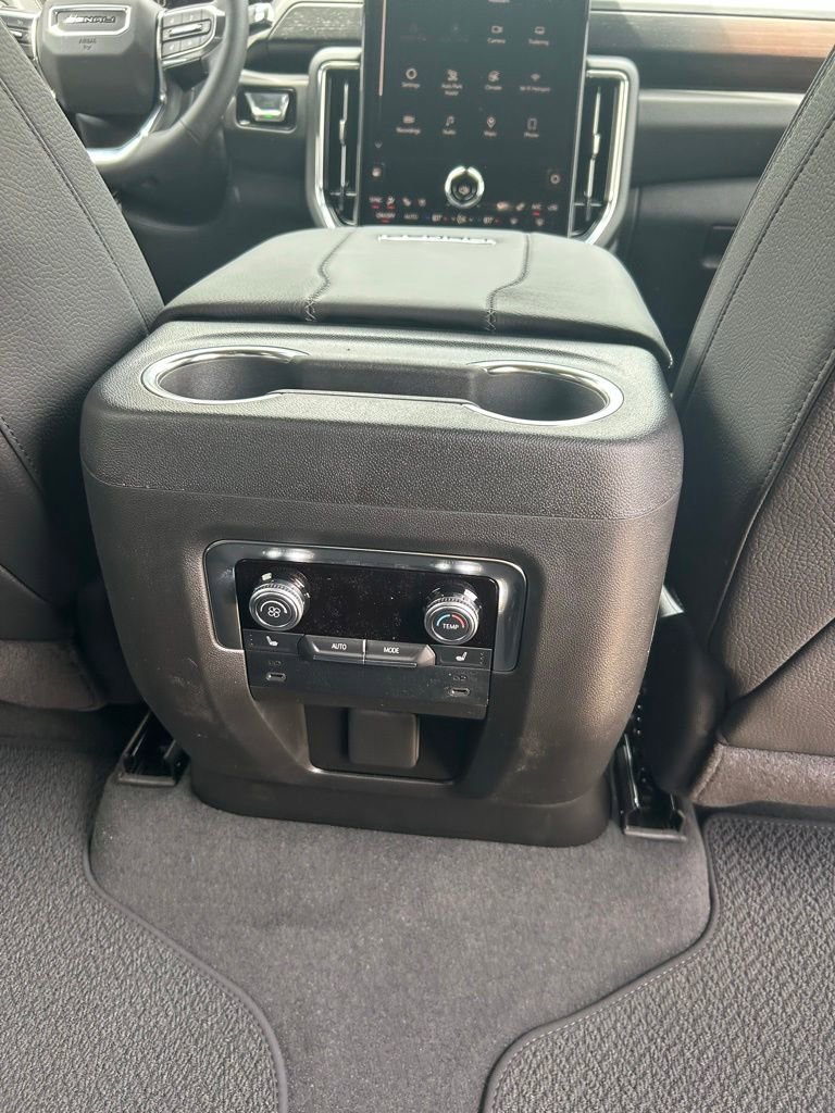 2026 GMC Yukon Denali - Photo 23
