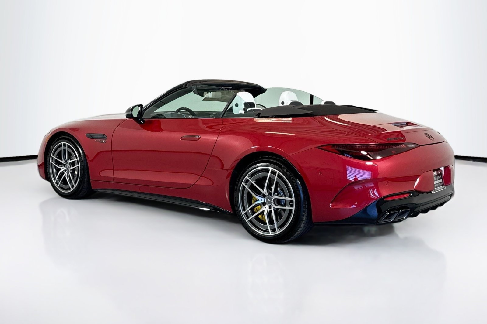 New 2026 MANUFAKTUR Patagonia Red Metallic Mercedes-Benz AMG® SL 55 image 7