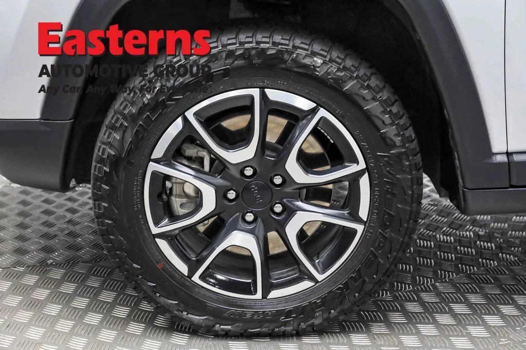 Used 2024 Silver Jeep Trailhawk image 31