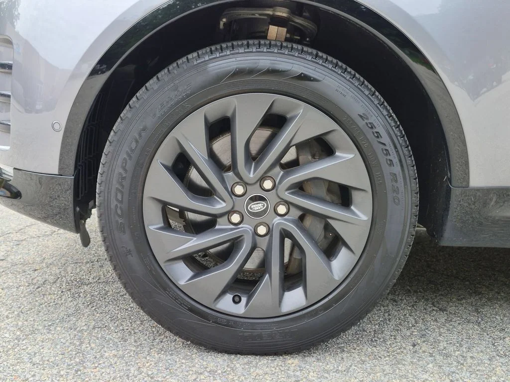 Used 2022 Gray Land Rover S R-Dynamic image 34