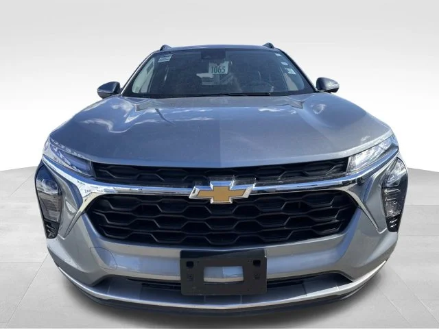 Used 2025 Gray Chevrolet LT image 3