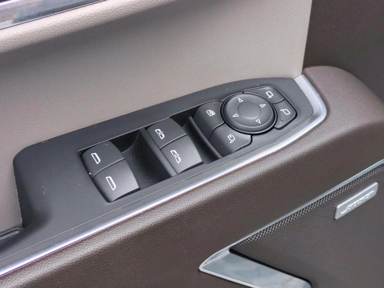 Used 2023 Summit White Chevrolet LTZ image 16