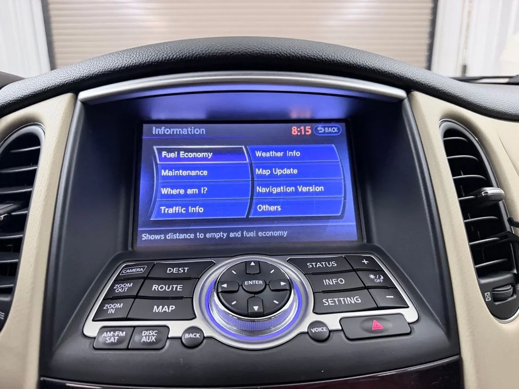 Used 2017 White INFINITI Base image 20