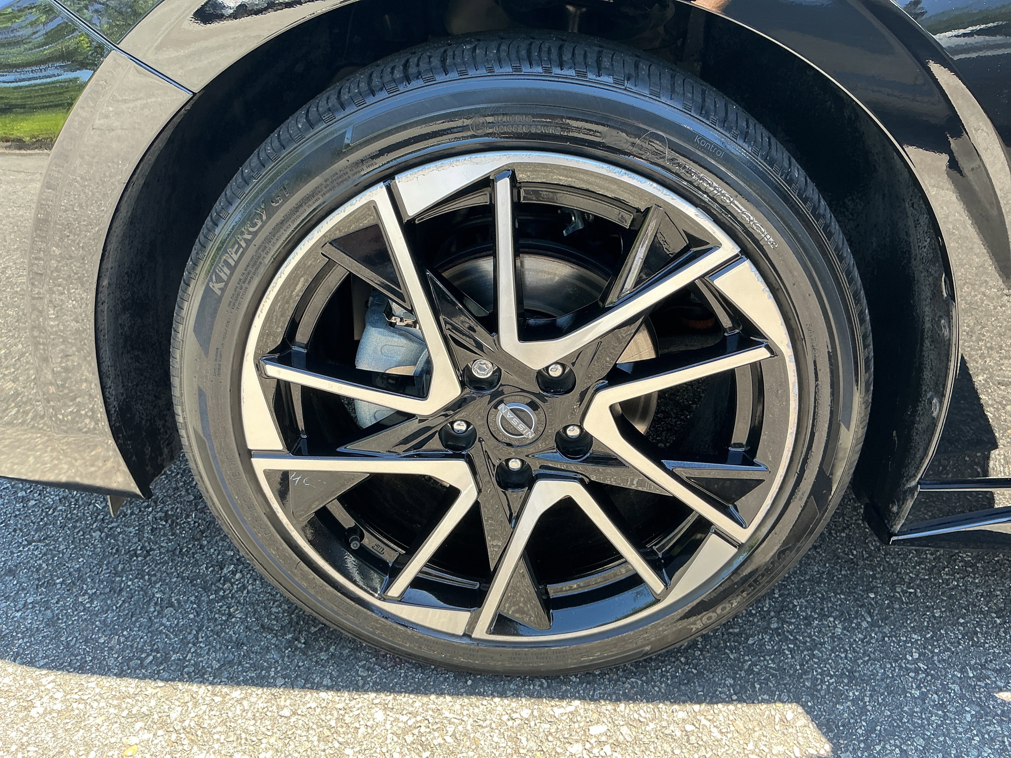 Used 2024 Super Black Nissan SR image 9
