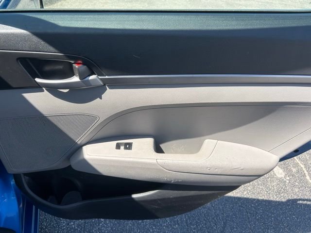 Used 2017 Blue Hyundai SE image 5