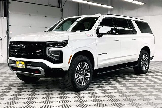 2025 Chevrolet Suburban Z71 - Photo 13