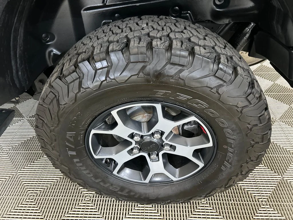 Used 2022 Gray Jeep Rubicon image 10