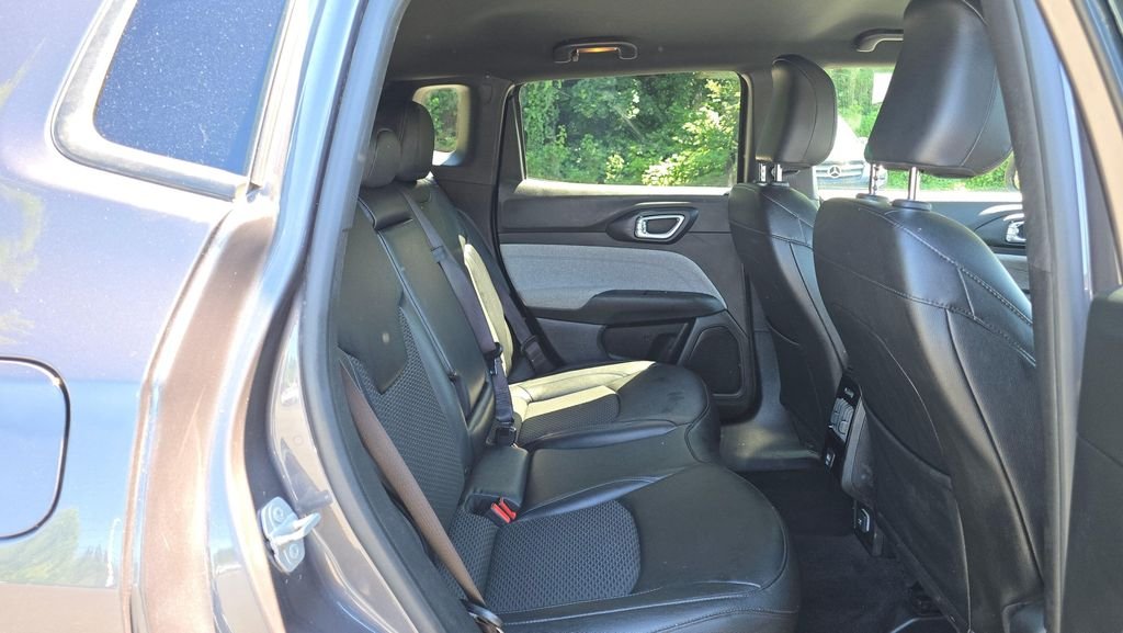 Used 2024 Gray Metallic Jeep Latitude image 12
