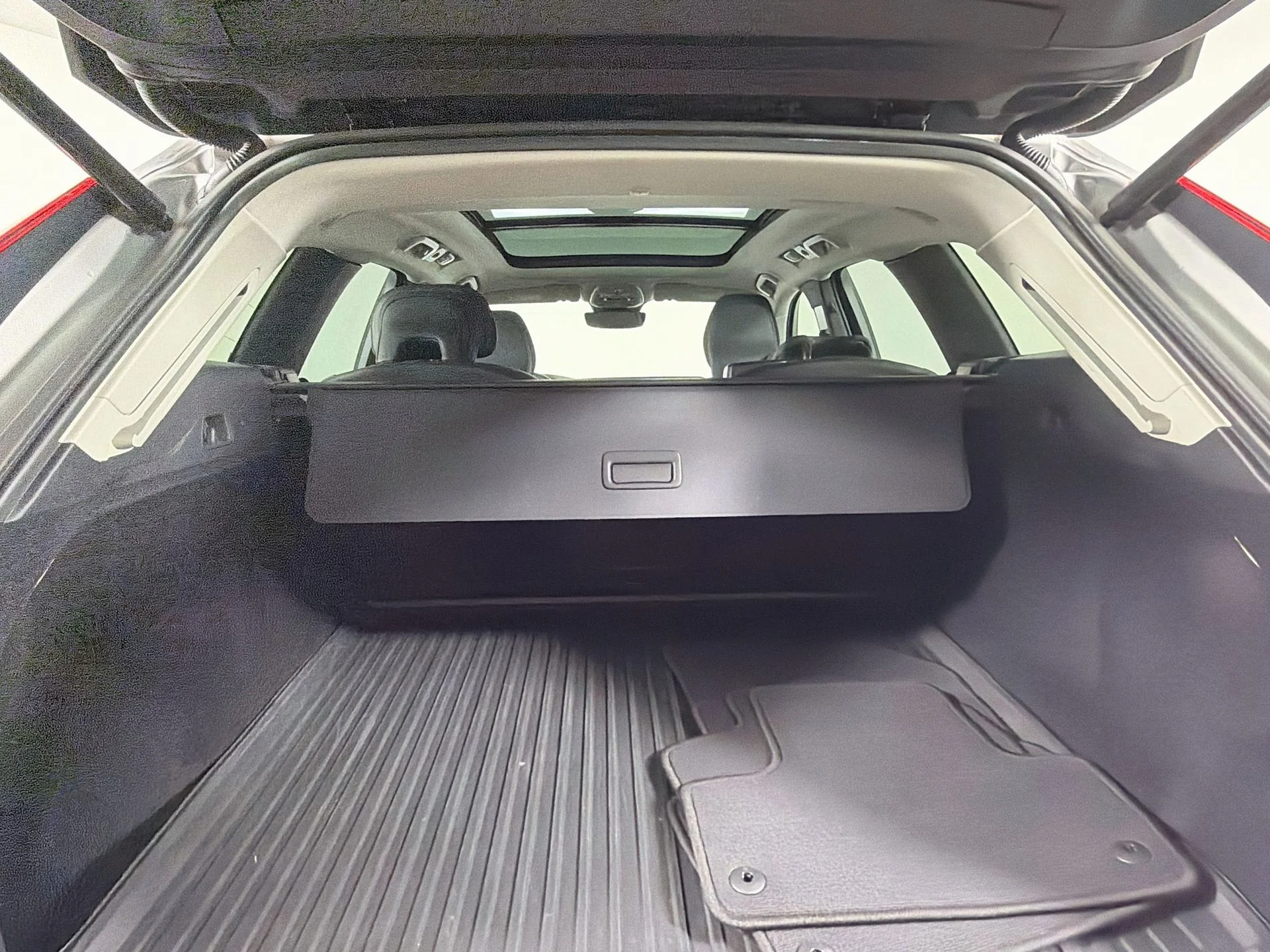 Certified Used 2023 Silver Dawn Volvo Plus image 27
