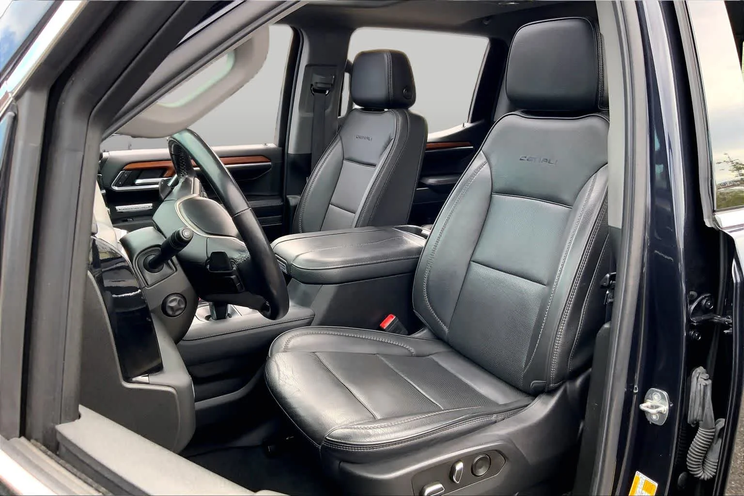 Used 2023 Titanium Rush Metallic GMC Denali image 9