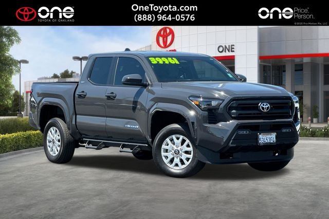 Used 2025  Toyota SR5 image 1