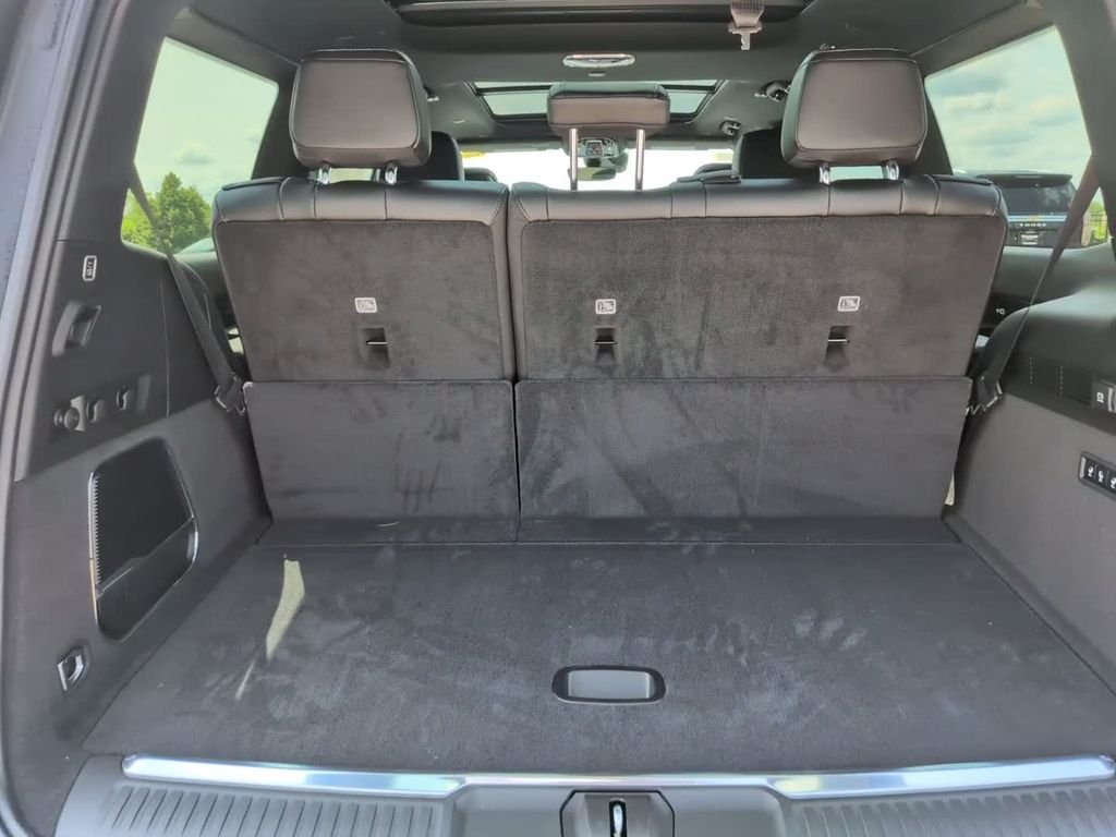 New 2026 High Gloss Black Jeep Grand Wagoneer image 9