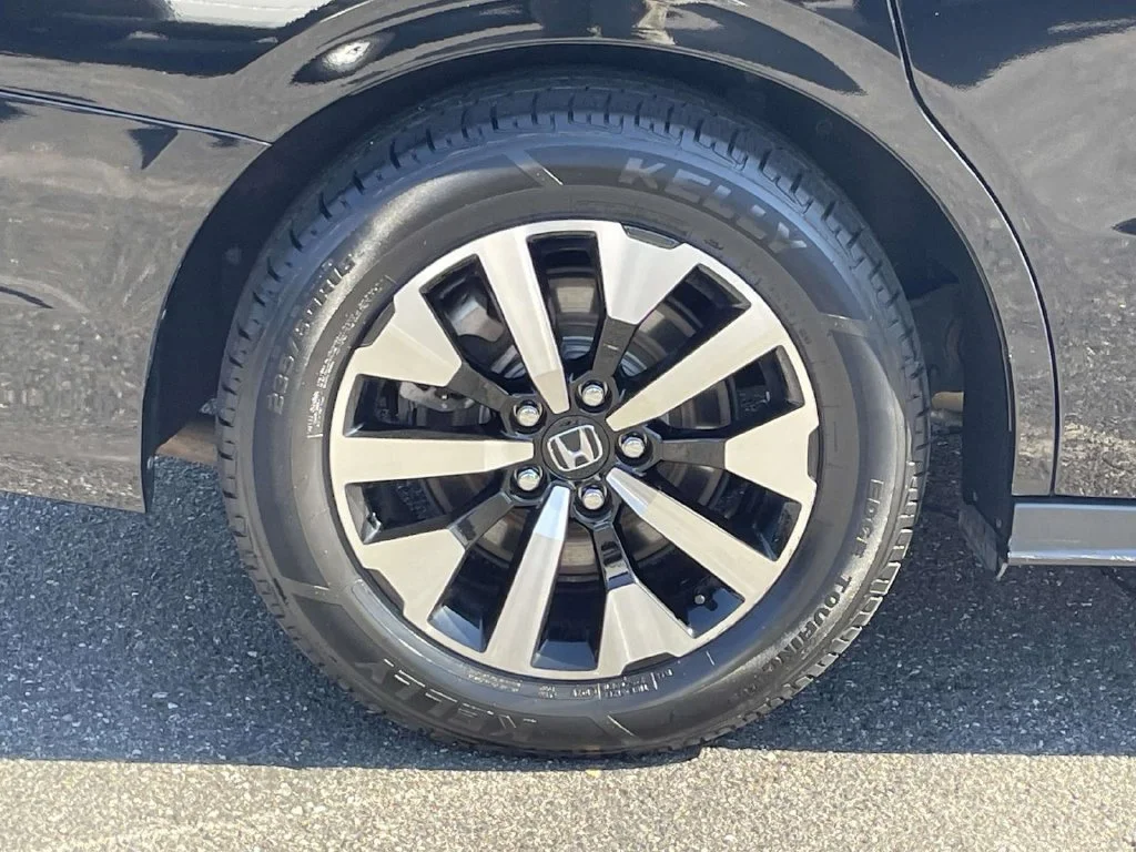 Used 2025  Honda EX-L image 13