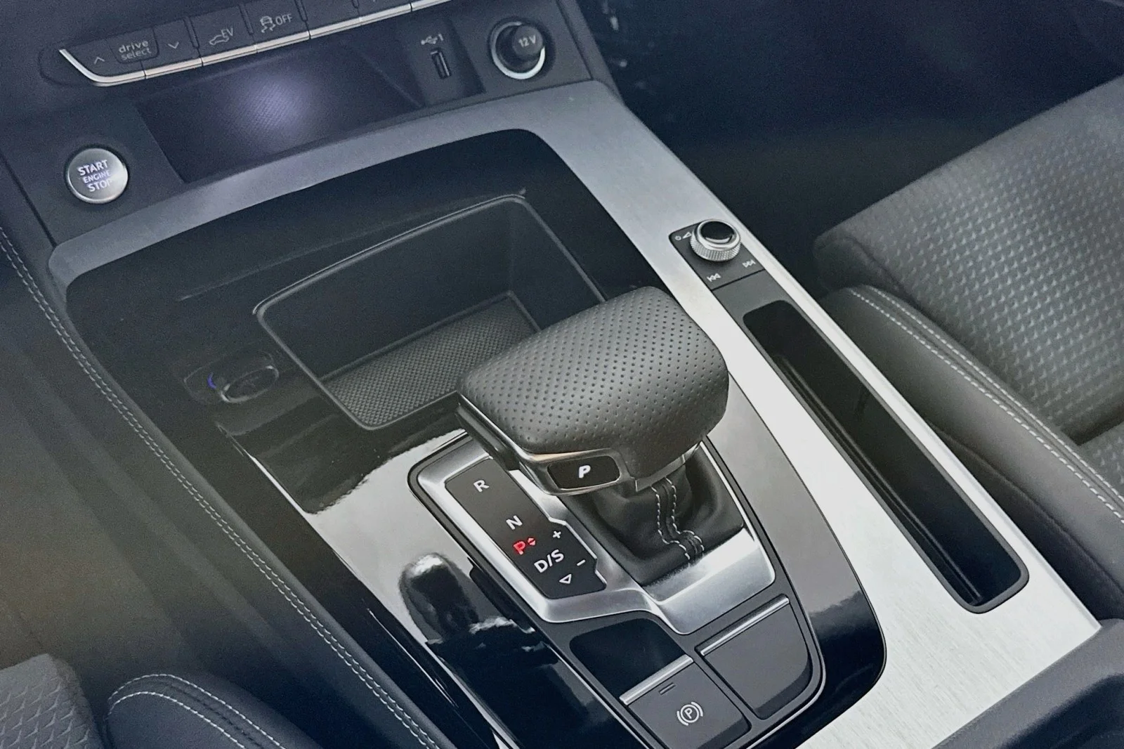 Used 2024 Daytona Gray Pearl Effect Audi S line Premium Plus image 7