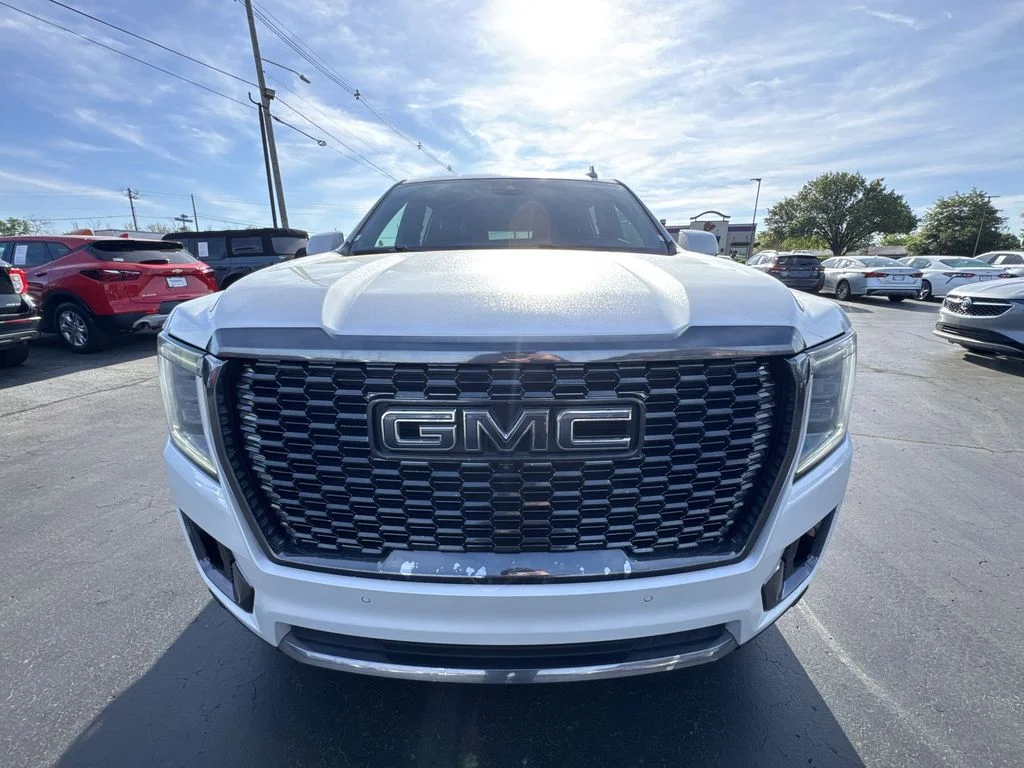 Used 2023 White GMC Denali Ultimate image 28