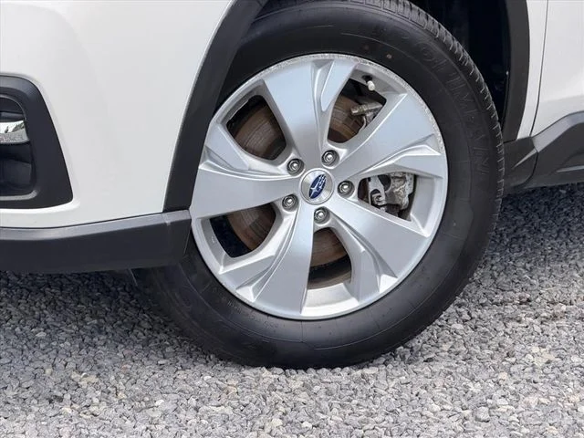 Used 2020 White Subaru Base image 31