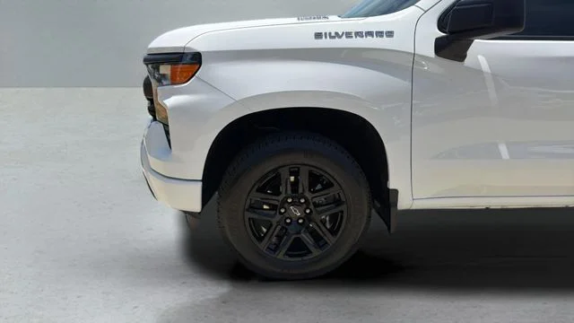 Used 2025 White Chevrolet Custom image 31