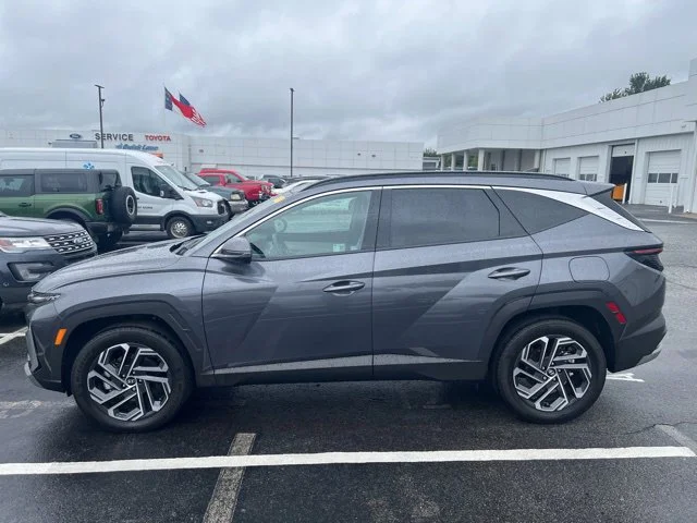 Used 2025  Hyundai Limited image 3
