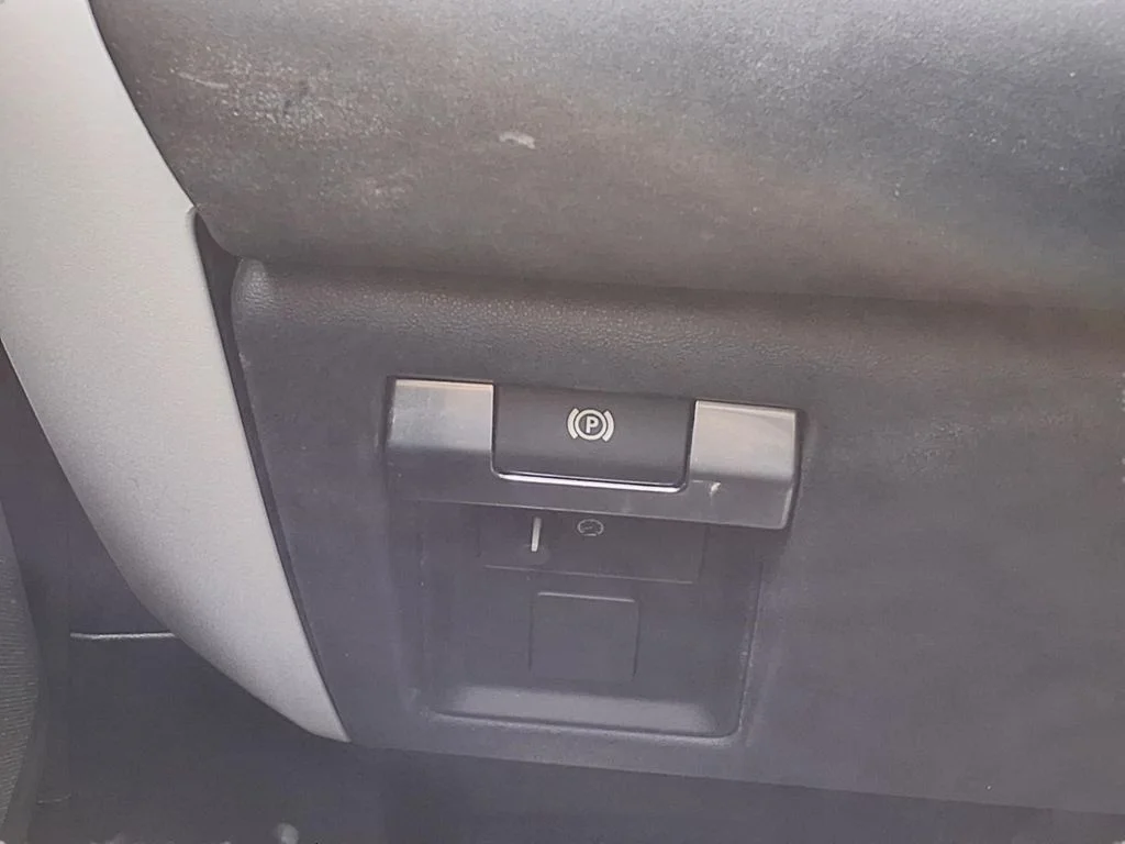 Used 2025 White Land Rover S image 17